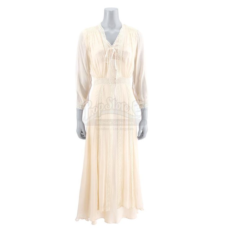 Nell Crains BentNeck Lady Robe HAUNTING OF HILL HOUSE, THE (20182018)