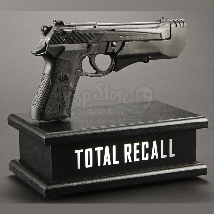 Melinas (Jessica Biel) Beretta 90Two Display TOTAL RECALL (2012)