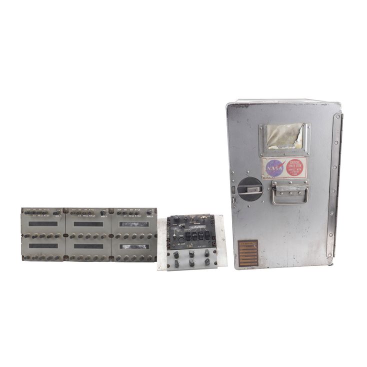 Control Panel Locker 1008. Endurance Locker with Pair of Control Panels | INTERSTELLAR (2014)