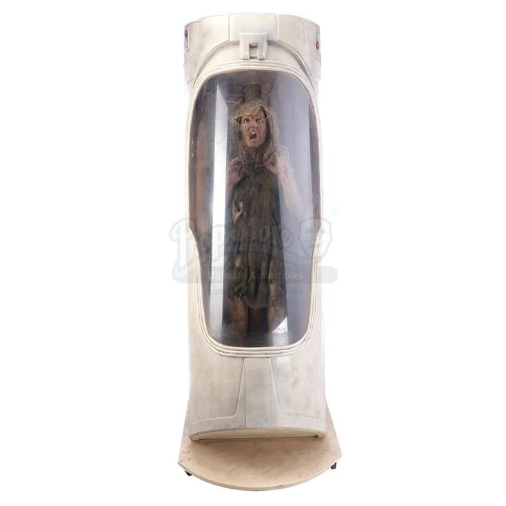 SFX Newt (Carrie Henn) Body in Custom Themed Display | ALIEN3 (1992)