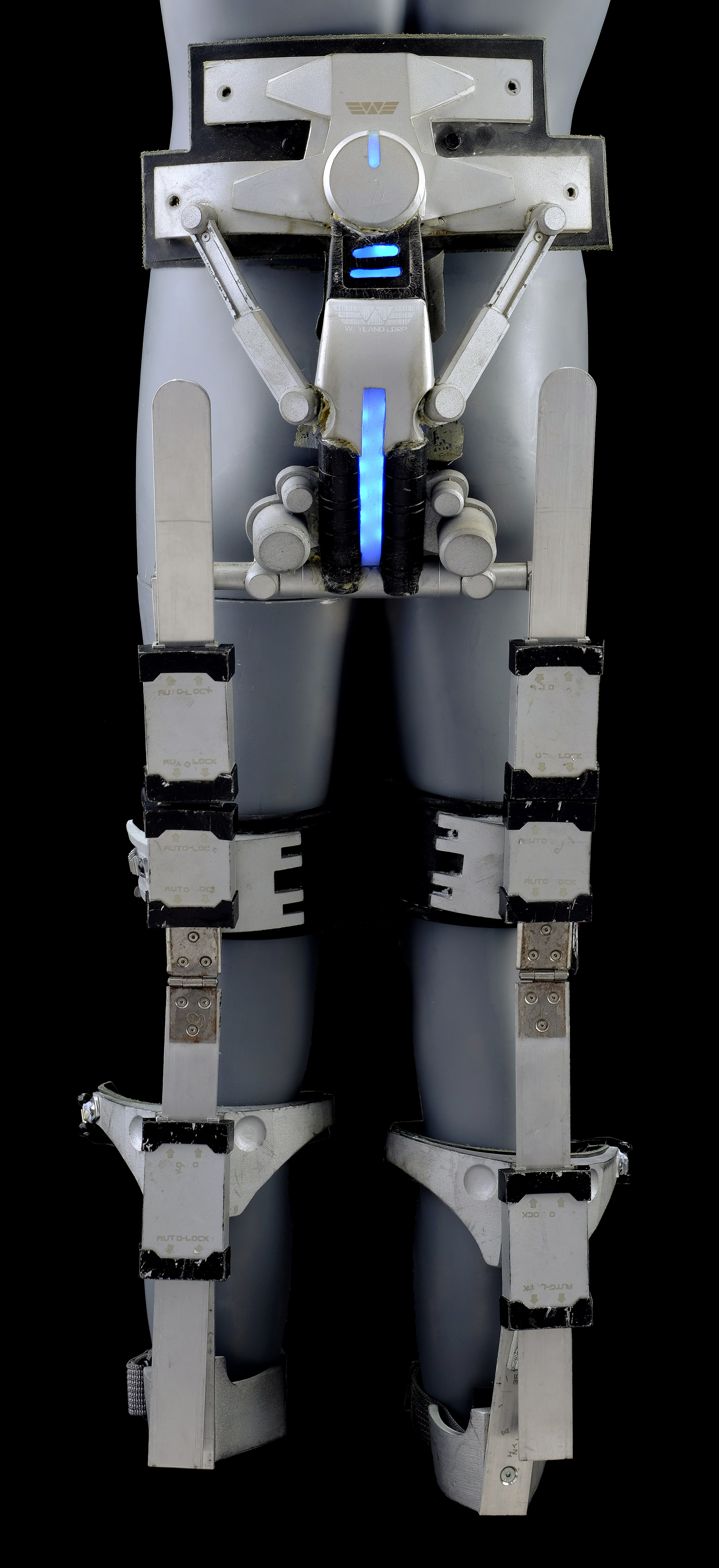 Exoskeletal Rig Lot # 1084: Prometheus (2013) - Peter Weyland's (Guy Pearce) Light-Up ...