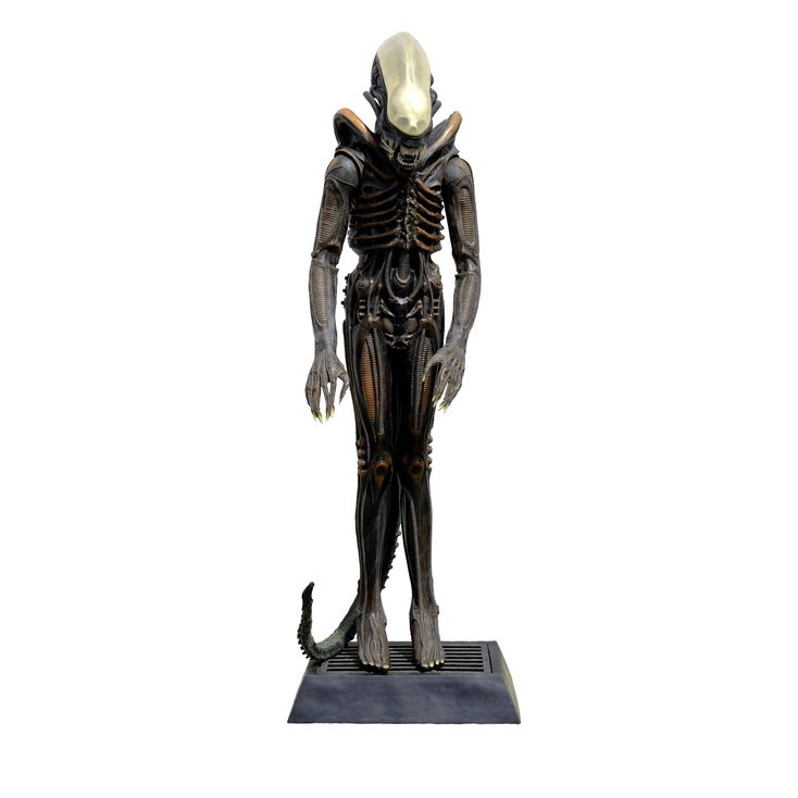 Lot 499 LifeSize Hollywood Collectibles Group Xenomorph Statue