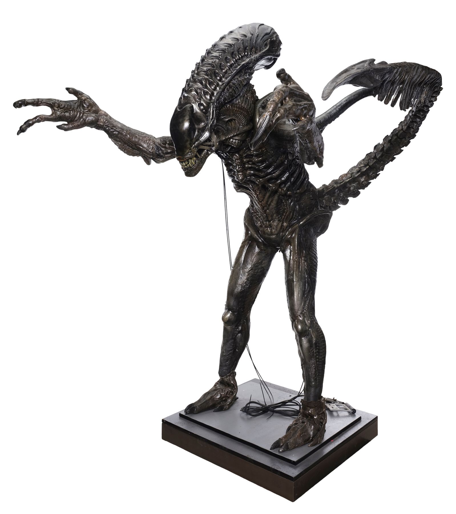 30. Xenomorph Warrior Costume Display ### AVP: ALIEN VS. PREDATOR (2004 ...