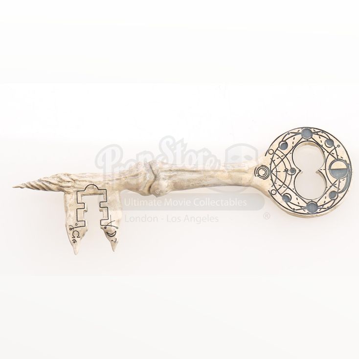 Lot 3 THE HOUSE WITH A CLOCK IN ITS WALLS Bone Key HOUSE WITH A