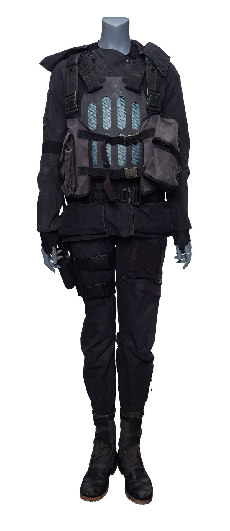 705. Cressida's Stunt Costume ### THE HUNGER GAMES: MOCKINGJAY - PART 2  (2015), image size:780x1800