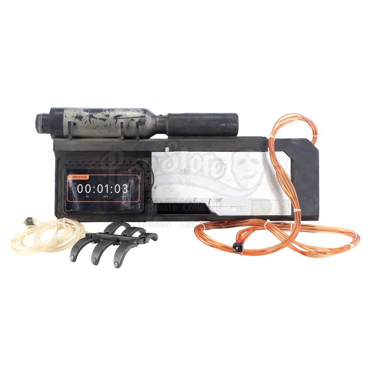 Hattie Shaws (Vanessa Kirby) Extractor Device FAST & FURIOUS PRESENTS