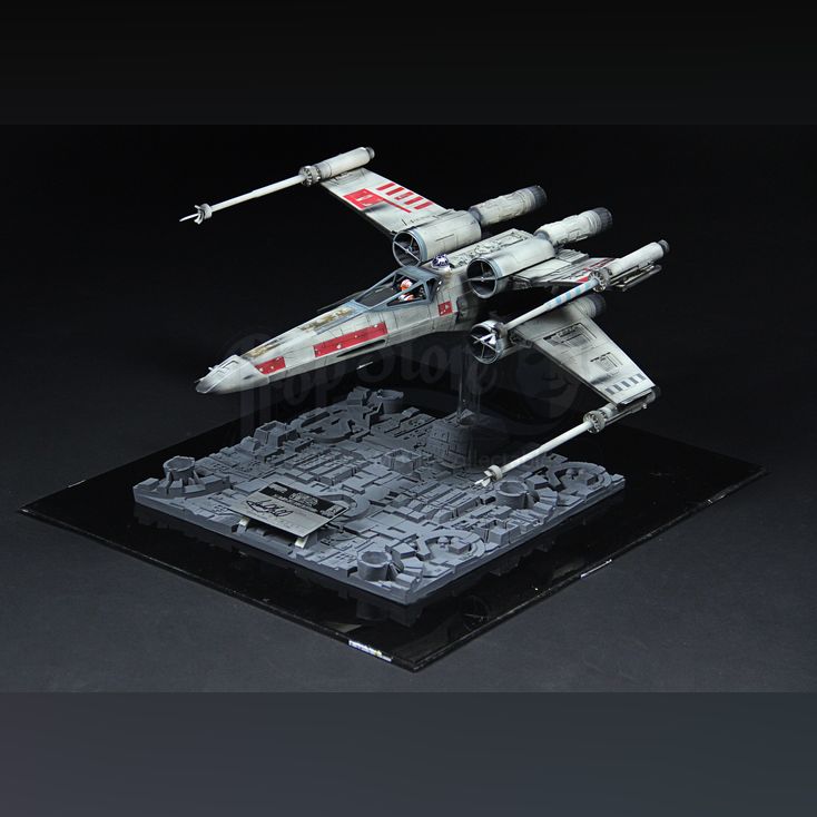 Master Replicas X-Wing Model | STAR WARS: A NEW HOPE (1977)