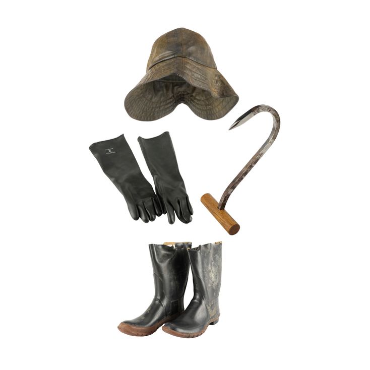 Ben Willis costume with stunt boots, Lot 203